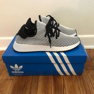 NEW ADIDAS Men's Deerupt Runner, Size 10.5 (US)